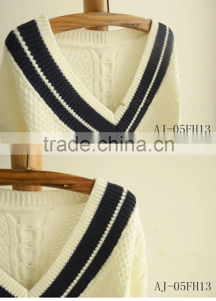 Diamond twist design v-neck long sleeves