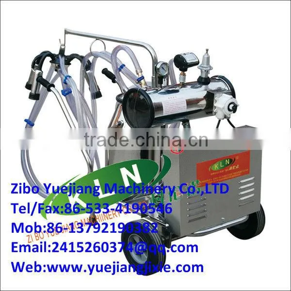 milking machine working with vacuum pump