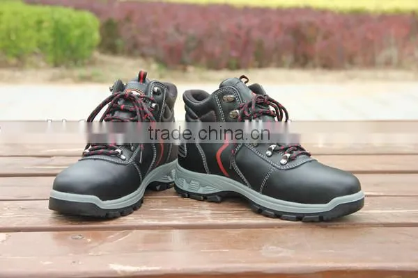 wide steel toe cap feature and unisex gender safety shoes