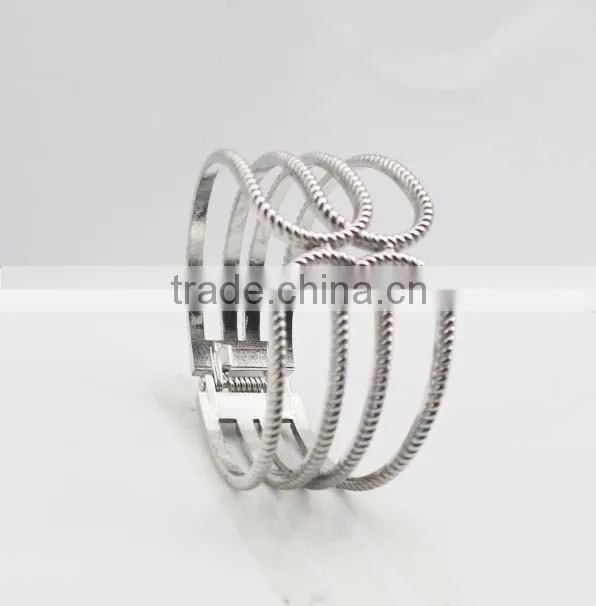 Hollow Wide Screw Thread Cuff Metal Bangle With Spring