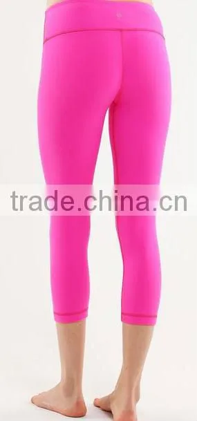 The most popular women yoga pants, made of Nylon/Spandex/SUPPLEX fabric capri pants