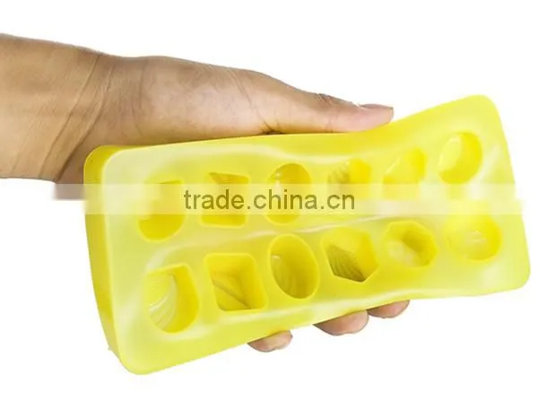 various shaped non stick silicone moldes dos doces