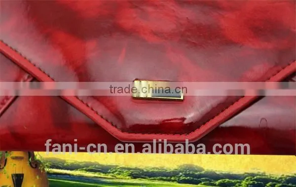 Wholesale ladies fashion clutch PU leather wallet with chain design and convenient to take