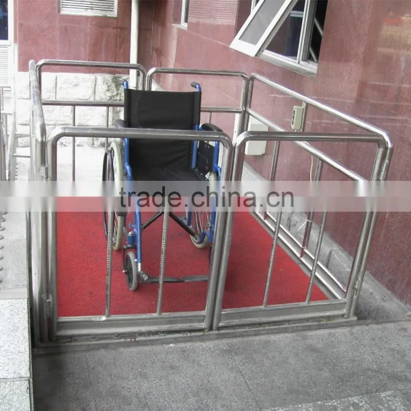 Adjustable height lift platfor with no obstacle for disabled people