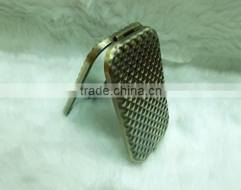Professional pocket mirror with diamond