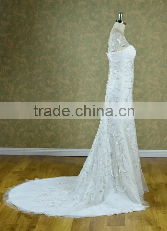 Good Price Appliqued Lace designer wedding gowns with cathedral length train