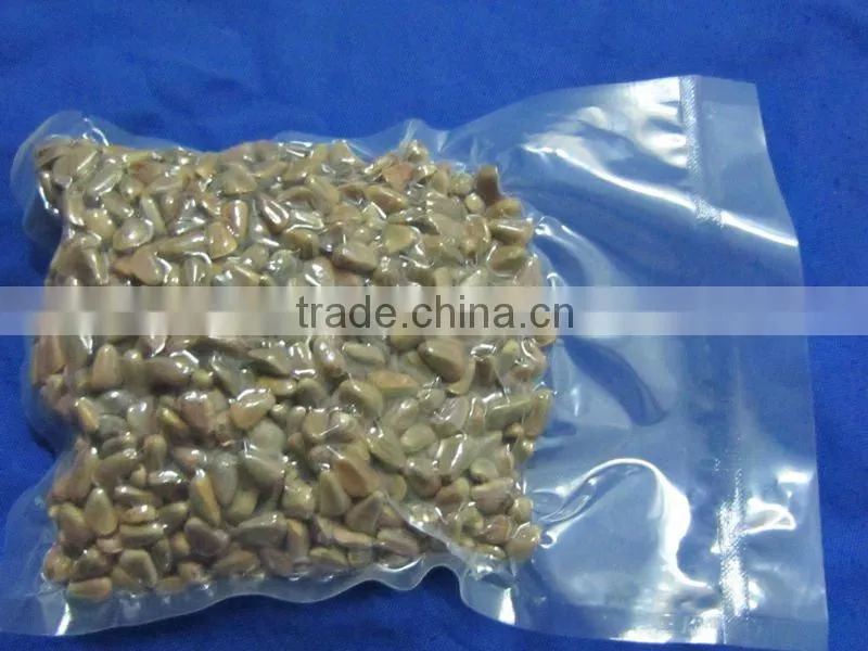 Household vacuum sealer for garlic cloves