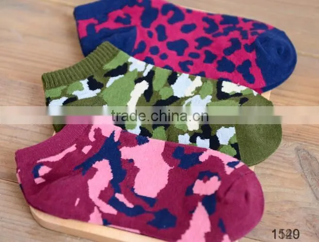 cheap young man fashion camo design socks