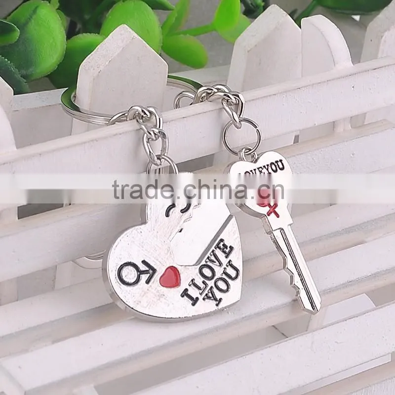 Wholesale metal keychain small gifts English couple keychain