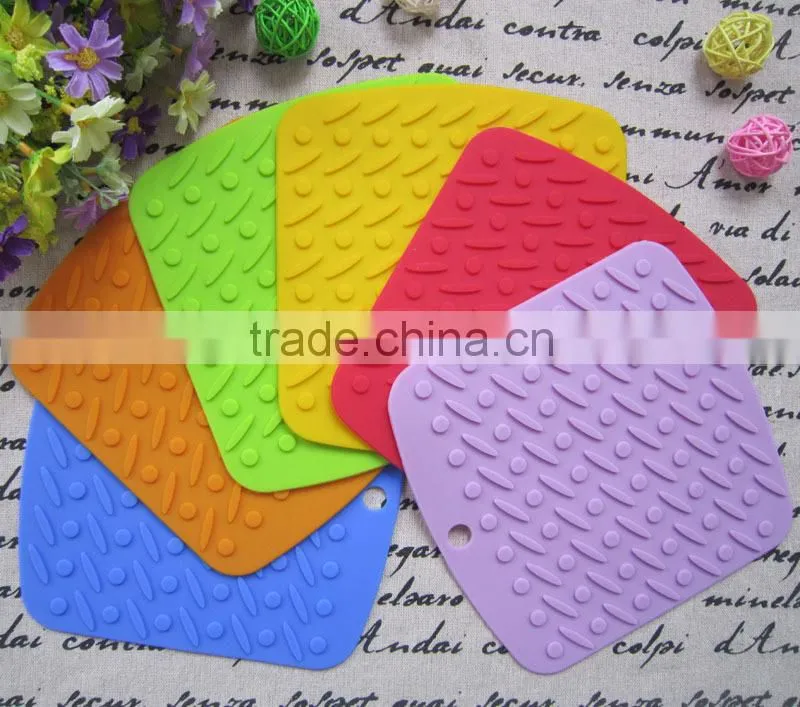 Square embossed silicone pot holder