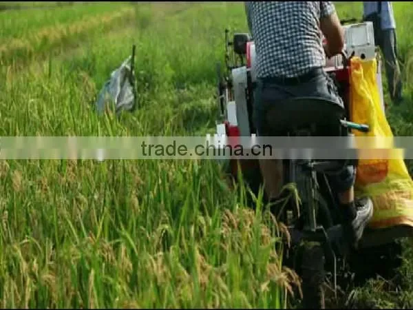 Mini combine rice harvester /rice harvesting machine/rice harvesting tools for sale