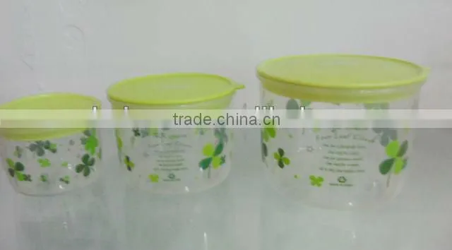 Plastic storage cont ainer
