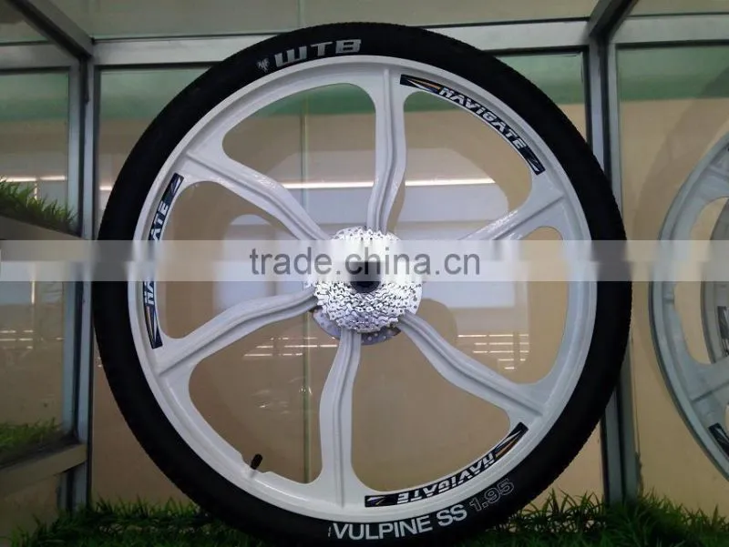 26 inch lightest strongest magnesium alloy bike wheel /fixed gear type hub bike wheel/light weight bicycle wheel with tire