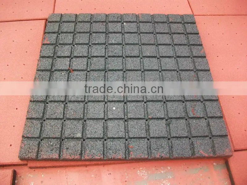 Horse stable mat with upright holes