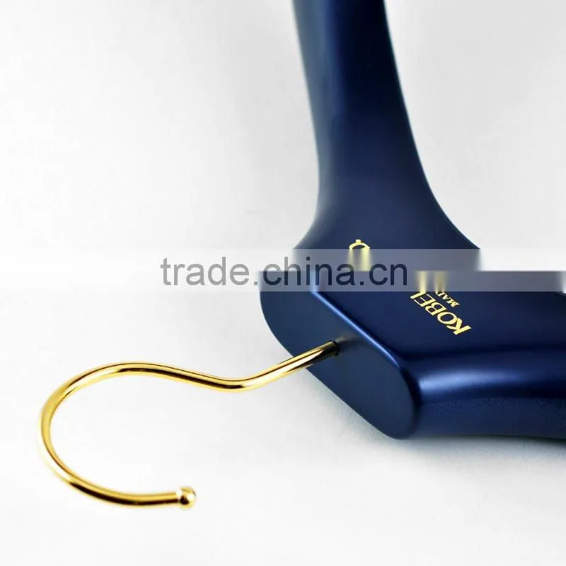 Durable Plastic Luxury Suits Hanger for Clothing Manufacturer