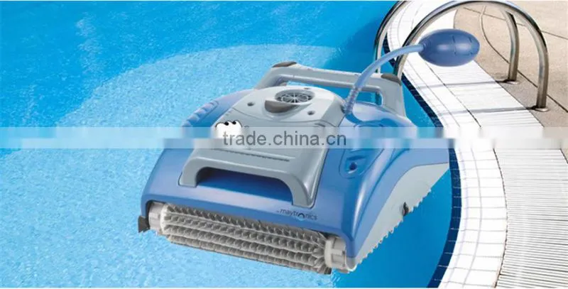 Automatic pool cleaning vacuum robot