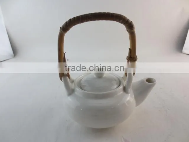 small capacity white porcelain tea pot with bamboo handle cheap price