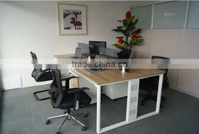 Modern Wooden 4 Seats Office Partition Workstation Office Furniture