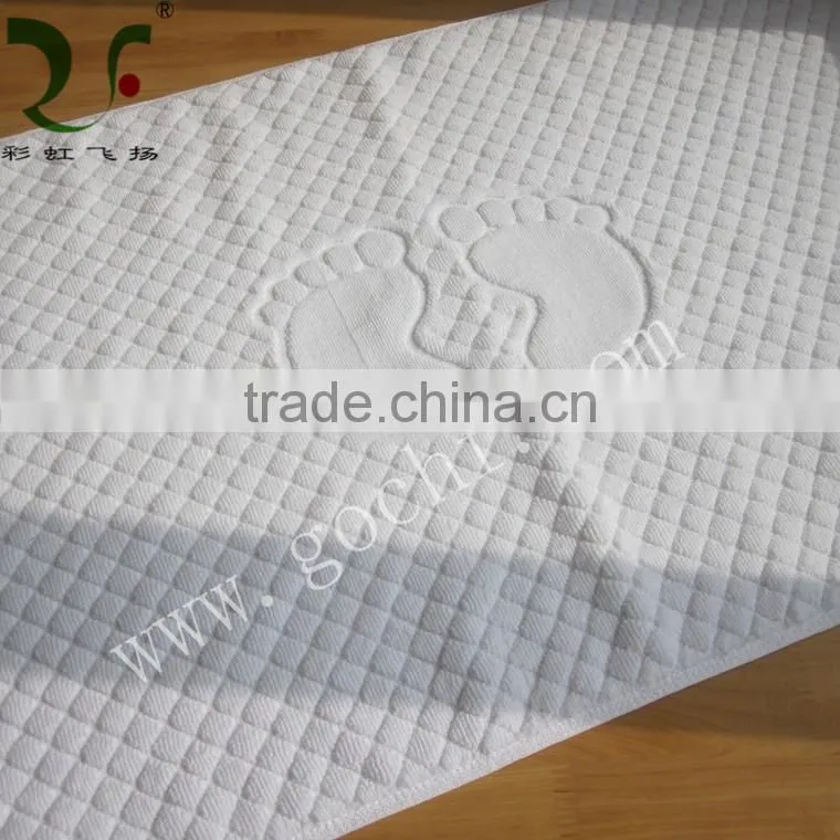 Hotel bathroom floor towel mat