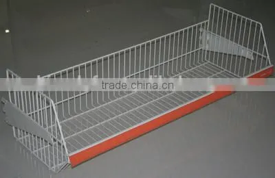 Sloped wire basket for supermarket shelves