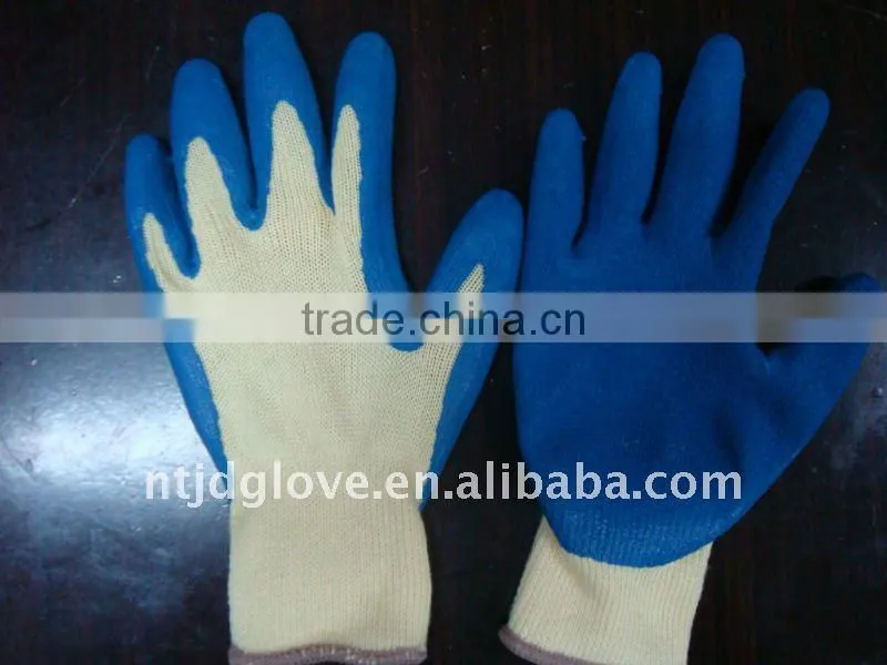 Cut resistance gloves . Kevlar crinkle black latex coated gloves.