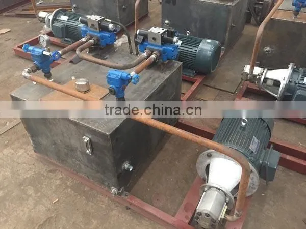 High speed straw baling machine