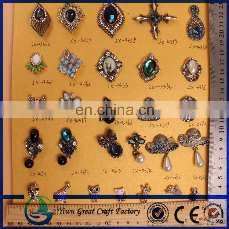 Fashion designer shiny silver metal lips rhinestones sewing button for lady garment