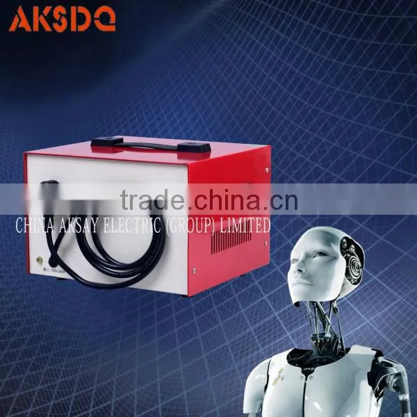 Servo type high precision voltage regulator