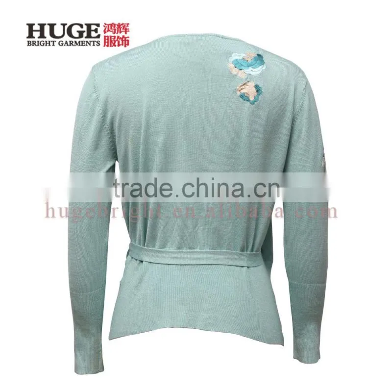 Vintage embroidered flowers sweater for old women