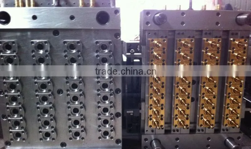 Automatic vertical injection molding machine