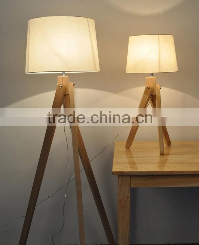 Wooden tripod table lamp