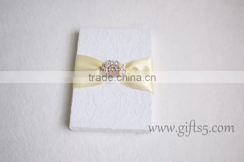 New Design Custom fashion New high quality wedding invitation silk boxes with brooch