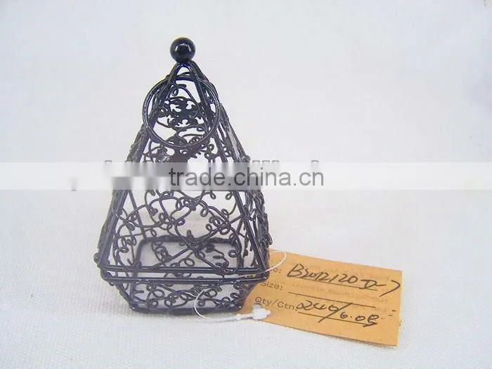 Wire Chocolate gif packaging box with a square base