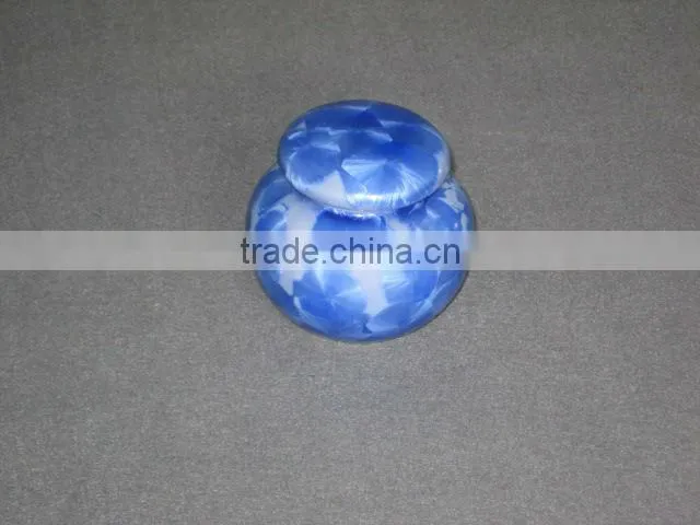 Small memorial urns and vases for human and pet