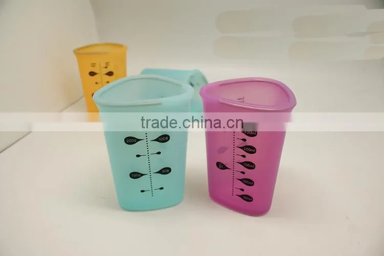 2014 wholesale silicon jigger measuring cup with stee ring
