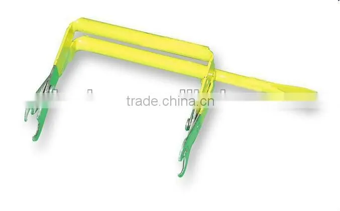 spring-loaded frame grip with manipulation tool for beekeeping