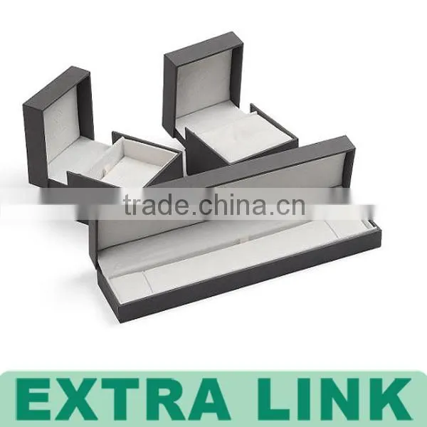 Clear Window Paper Jewelry Box With Magnetic Closure
