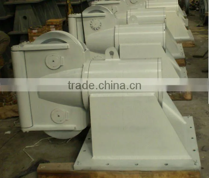 Universal swivel roller fairlead for marine mooring