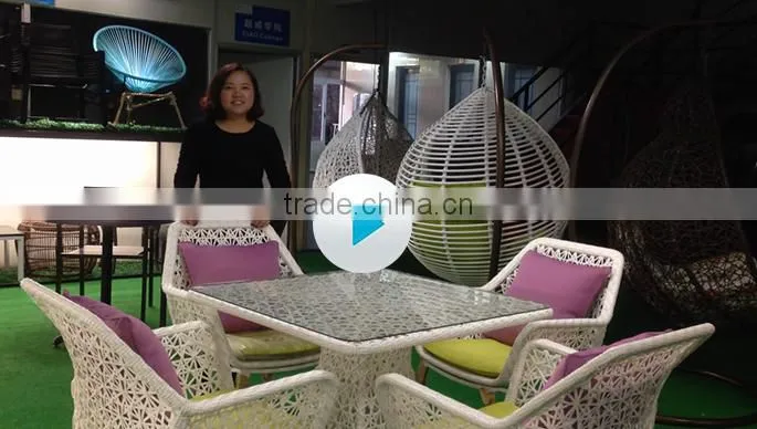 White Rattan Outdoor Furniture Luxury Coffee Table And Chairs