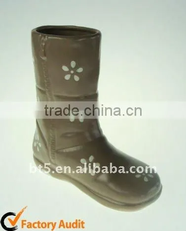 8 inch ceramic shoe in black for home decoration