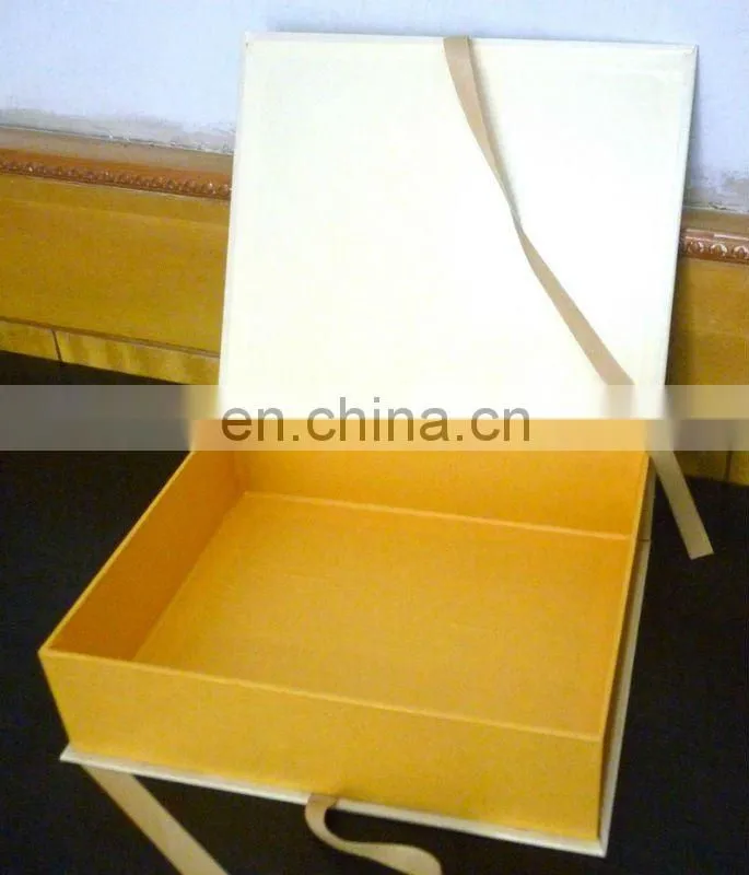 Manual sheet feeding Diecutting Machine