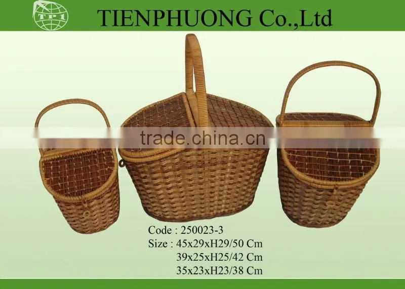 square wicker trunk with lid/chest furniter