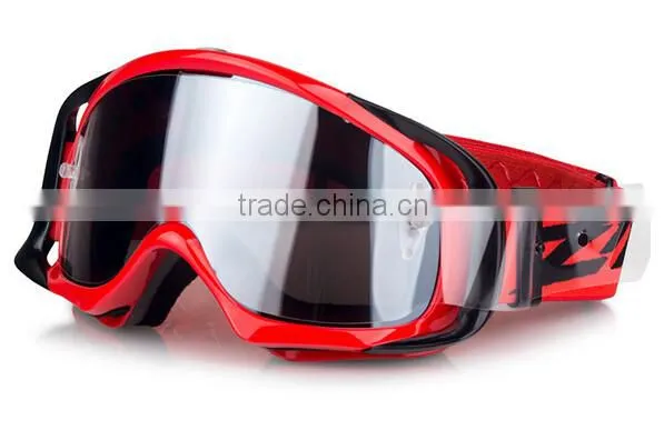 Goggles for motorcyclist with helmet compatibility