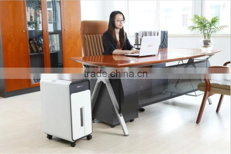 Cross-cut paper shredder