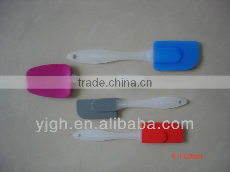 Multi-functional silicone rubber cake spatula