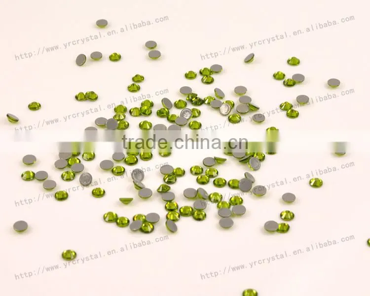 Round shape peridot color with silver foiling crystal flat back hot fix