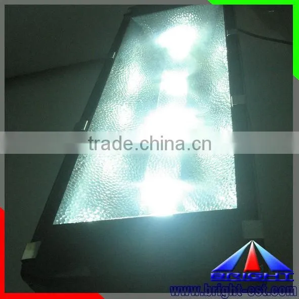 4 COB LED Flood Light, AC100-240V, 16000-17000Lm, 120 degree 60 degree. IP65, 930*285*335mm
