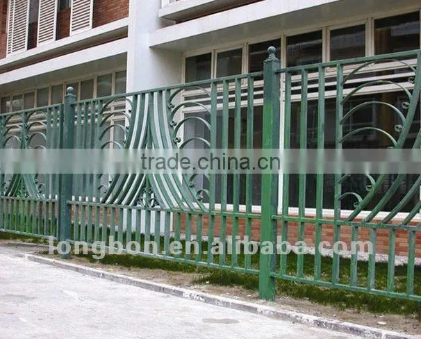 2013 Top-selling modern wrought iron garden fencing