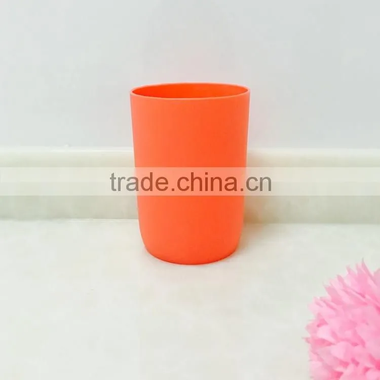 Solid colour plastic cup for tooth brushing