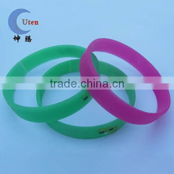 Custom Wholesale Silicone Rubber Bracelet in Various Design